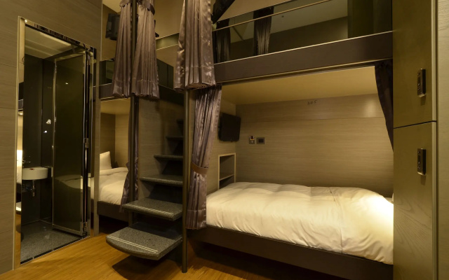 Amici Hotel Six Star Hostel