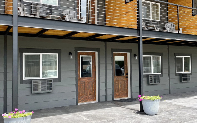 The Darmont Hotel and Suites