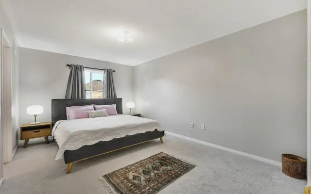 Spacious Whitby Haven 3BR Home Parking