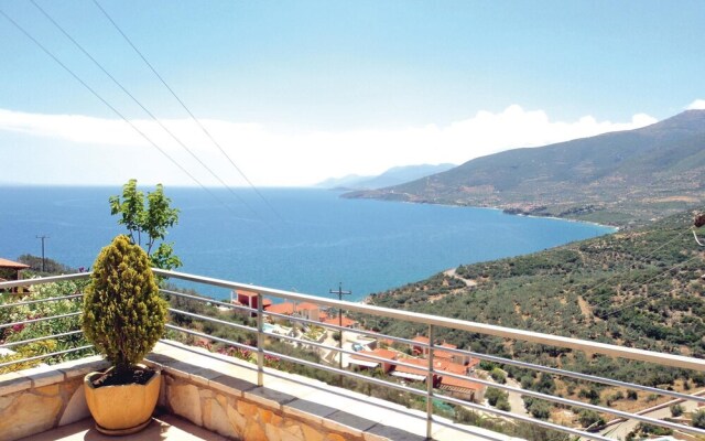 Nice Home in Xyropigado With 4 Bedrooms, Wifi and Outdoor Swimming Pool