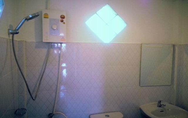 Ruenlookmai Resort – Bathroom – Sam Khok