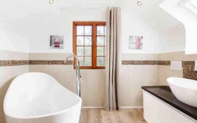 Luxurious Peaceful Mountain Retreat-Heated Pool