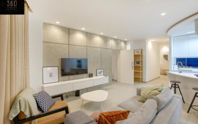 Green Oasis: Home with Breathtaking View w/parking by 360 Estates