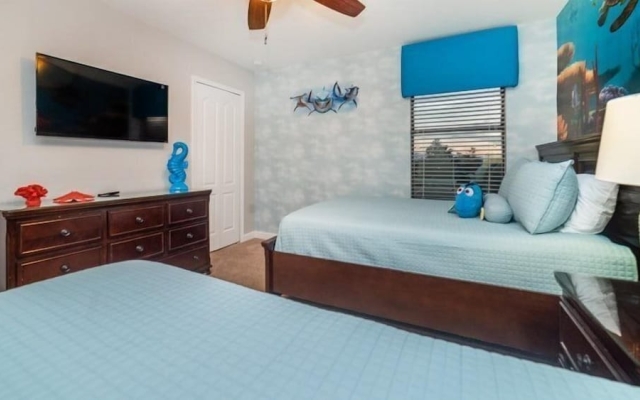 8BR Pool Home In ChampionsGate