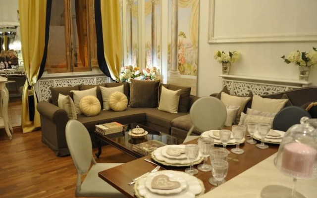 Luxury Navona Apartments by Flatinrome