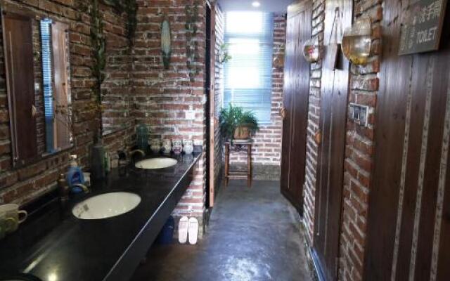 Deqing Qianxi Nianba Youth Hostel