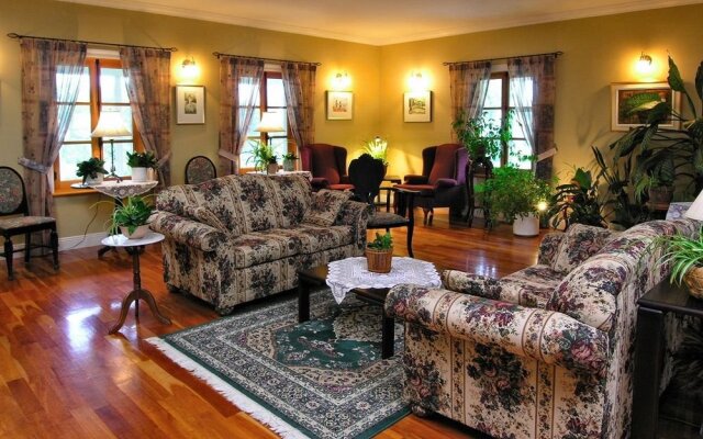 Manoir De Tilly