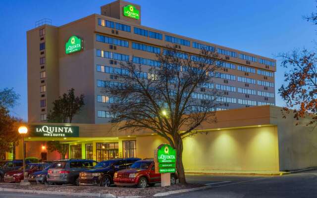 La Quinta Inn & Suites by Wyndham Secaucus Meadowlands