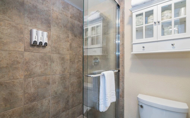 Manitou Lodge 10 Hotel Room by Alpine Lodging Telluride