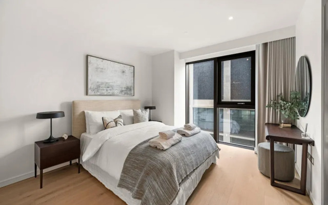 Luxury two Bedroom Apartment in East London s Docklands