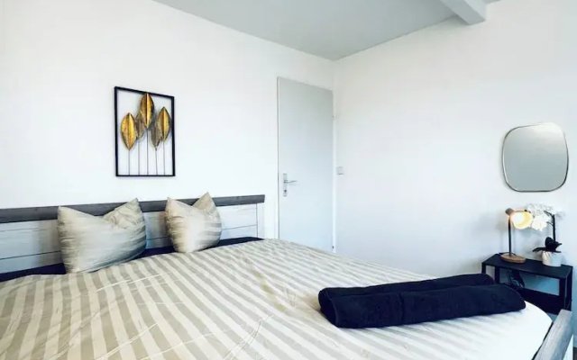 2BR Apt With Balcony Blumengärten