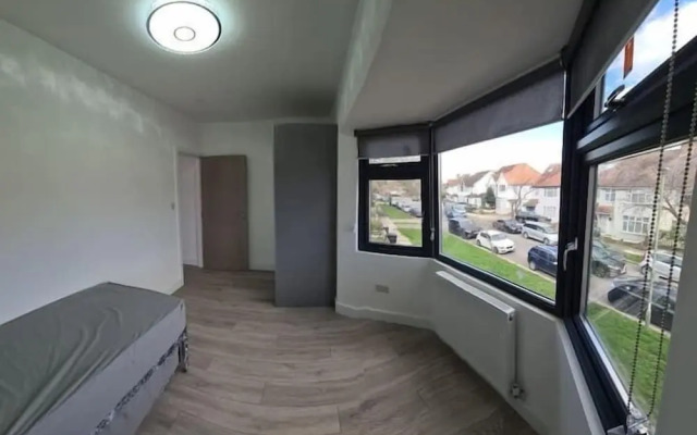 Remarkable 3-bed Apartment in London