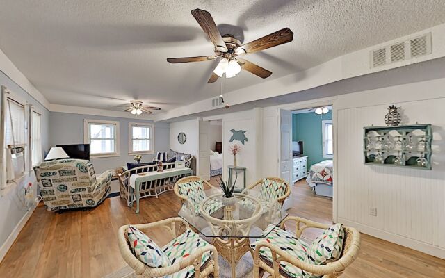 Long Beach Hideaway - Steps To The Sand! 2 Bedroom Duplex