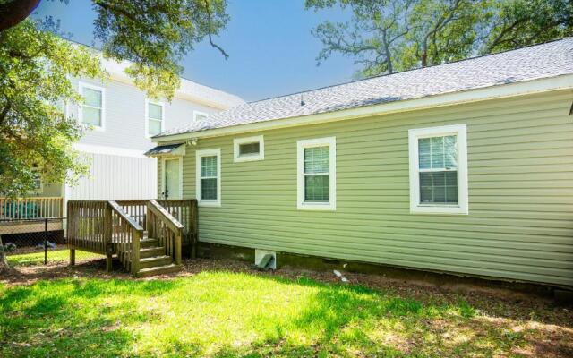 Bill's Place by Oak Island Accommodations