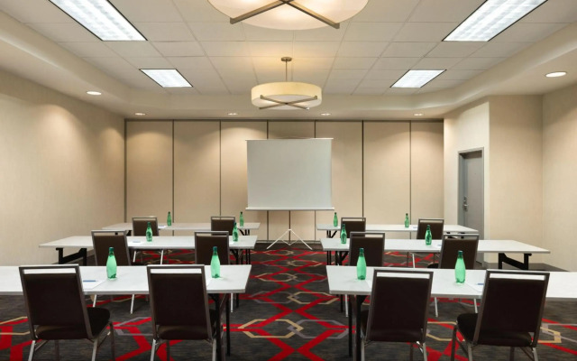 Four Points by Sheraton Edmonton South