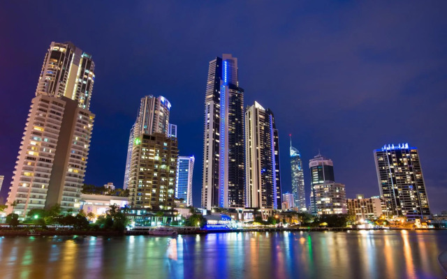 Tiki Hotel Surfers Paradise