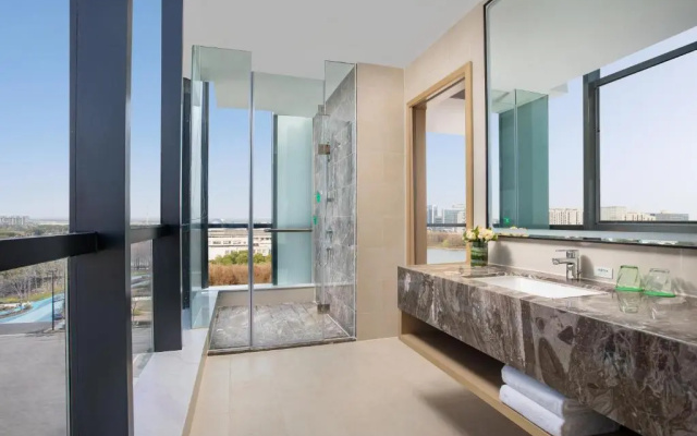 Holiday Inn Shanghai Dishui Lake by IHG