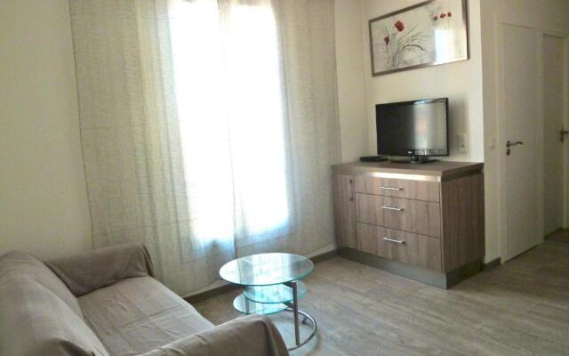 New 1 bedroom apt place Garibaldi