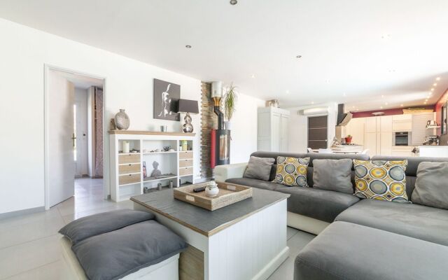Serene Villa in Saint-Victor-la-Coste with Private Pool