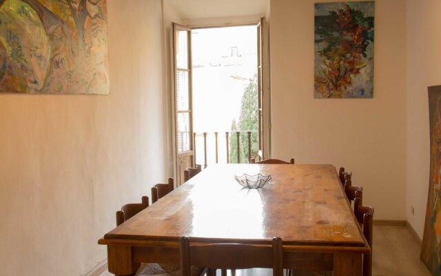 Spacious 4BD Apt Near the Duomo