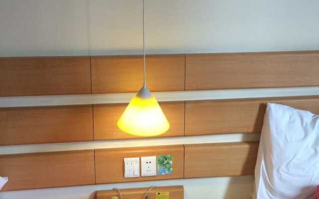 Home Inn Wujiang Shengze Wealth Center