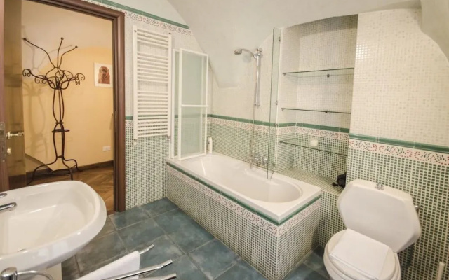 Garisenda Lodge