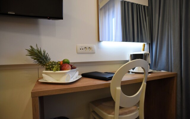 Santiny Hotel & Restaurant