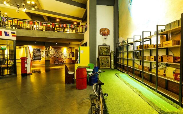 Comma Travel International Youth Hotel