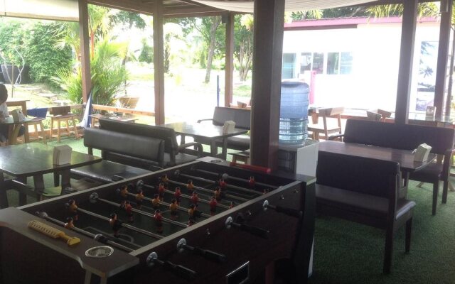 Check In & Chill Out Laem Sok Pier