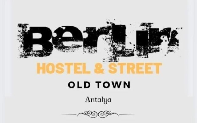 Berlin Hostel & Street