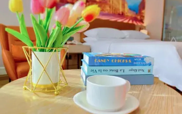 Vienna Hotel (Longhua Yicheng Center Yousong Branch))