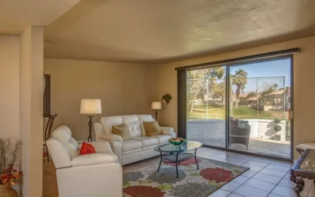 Stylish Condo With Golf Course Views