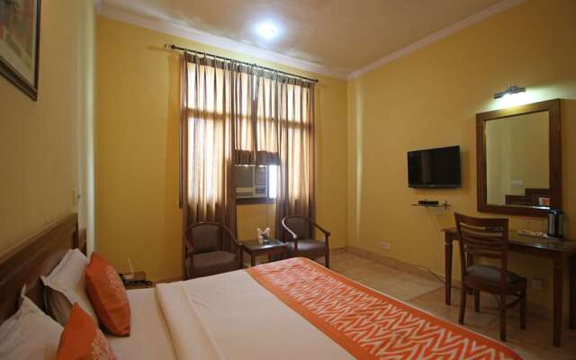 OYO 6977 Hotel Clarks