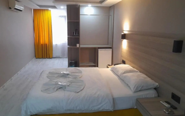 Moon Suit Otel