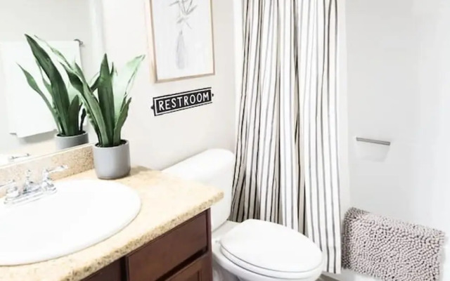 Stylish Old Town 2 Bdrm Ground Floor Condo