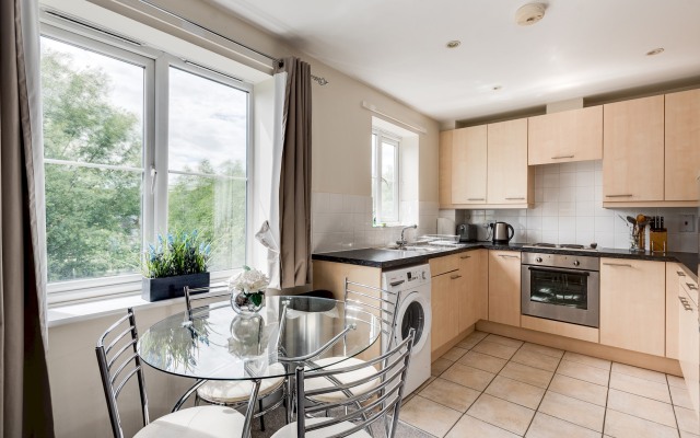 Modern 2 Bedroom Apartment in Popular Jericho