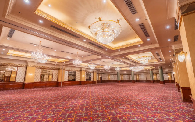 Grand Aquila Hotel - фото 2