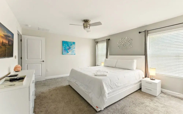 Comfort Stay With Pool Near Attractions