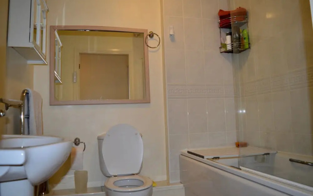 2 Bedroom Apartment Near City Centre