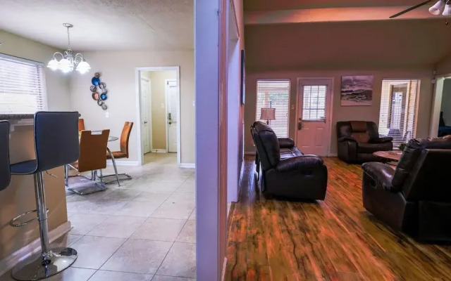3Bdrm 2.5Bath 6Beds - Pool House