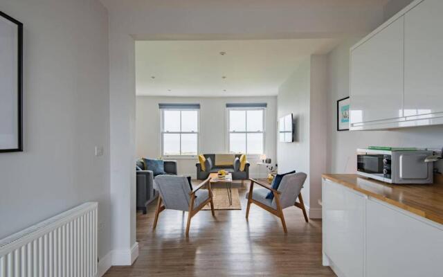 Stunning large sea view apartment - The Lookout