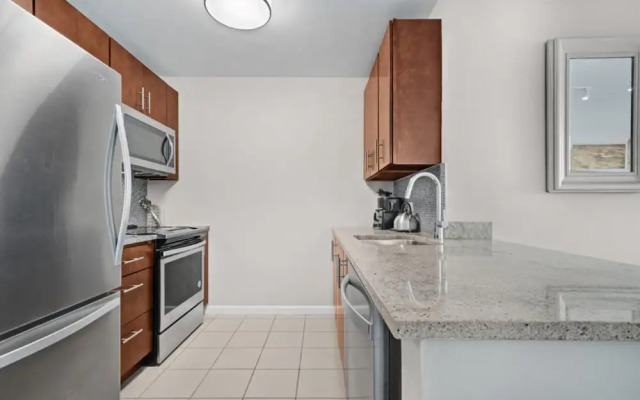 Bluebird Suites near PATH