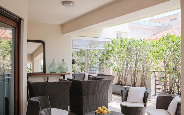 Light Guest House