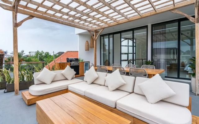 Villa Ozkar - Elegant 3 Bedroom Villa with Pool & Sunset Terrace