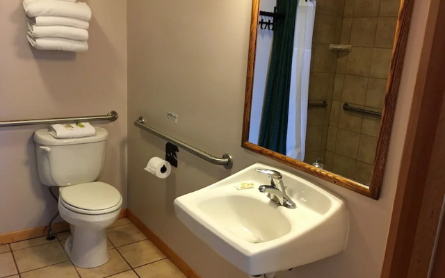 Tenderfoot Cabins & Motel