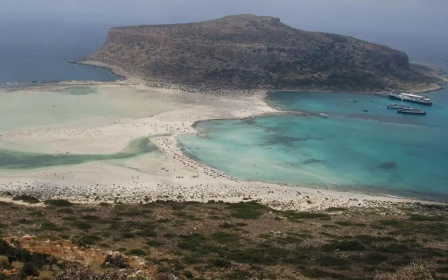 Cozy secluded studio with panoramic view