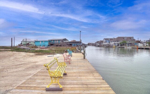 Flagship Home in Copano Bay by Redawning