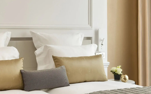 La Clef Champs-Élysées Paris by The Crest Collection