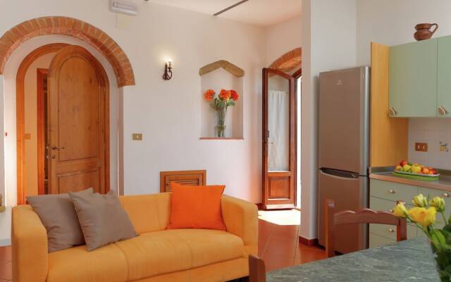 Cozy Holiday Home in Tuscany With Swimming Pool