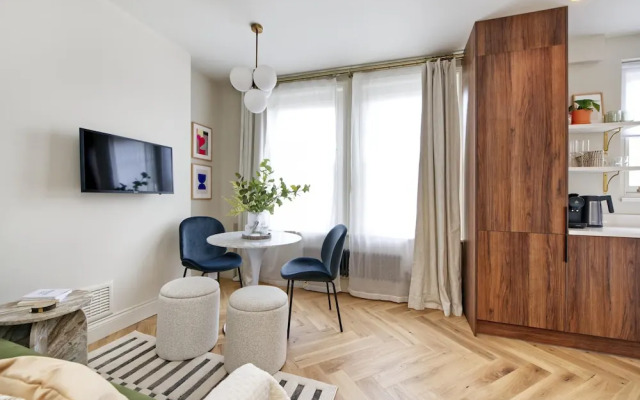 Uptown Chic Near Regent s Park by Underthedoormat